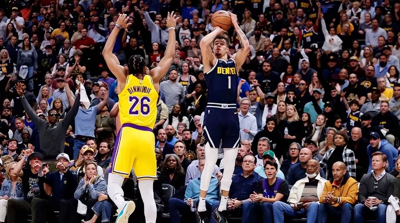 包含里程碑夜！菲尼克斯太阳复出首秀，NBA季后赛国际比赛日刷纪录，态度坚定，训练强度明显提升的词条